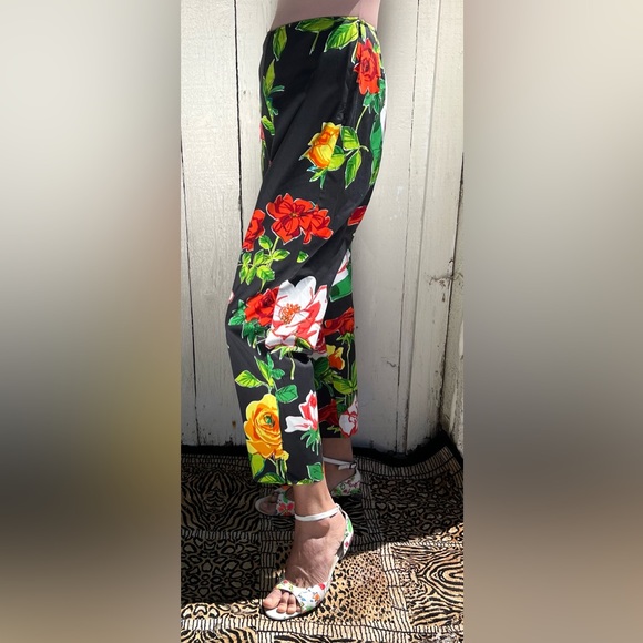 TAPP New York Red Floral Capri Pants (8) - Picture 7 of 17